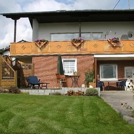 Ferienwohnung-nuerburgblick *