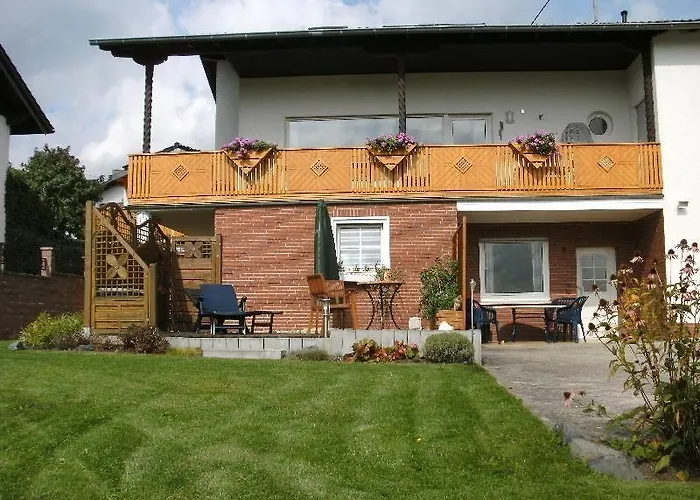 Ferienwohnung-nuerburgblick *